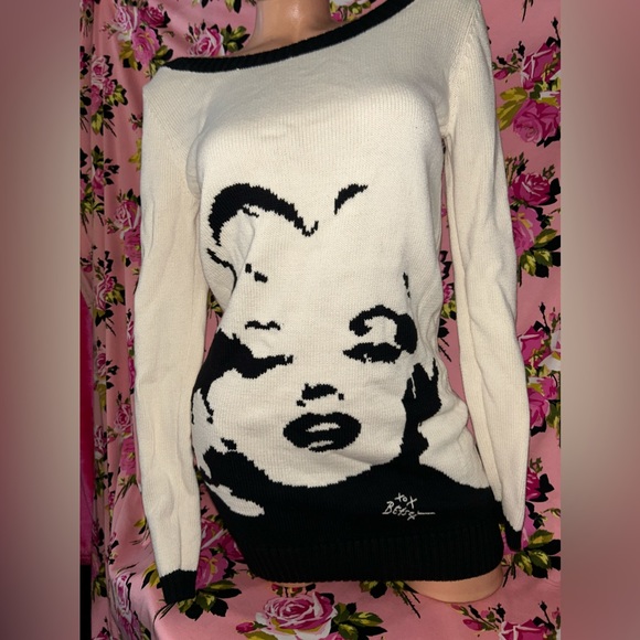 Betsey Johnson Sweaters - Betsey Johnson Marilyn Monroe sweater dress wink kiss lip cream long vintage L